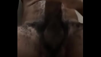 Adoro mexer no meu mamilo enquanto umazinha e vocês pra galera que curte matagal de macho preto