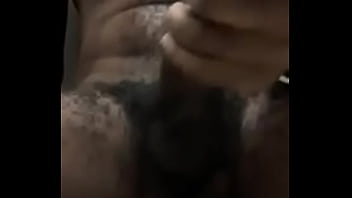 Adoro mexer no meu mamilo enquanto umazinha e vocês pra galera que curte matagal de macho preto