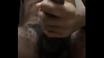 Adoro mexer no meu mamilo enquanto umazinha e vocês pra galera que curte matagal de macho preto