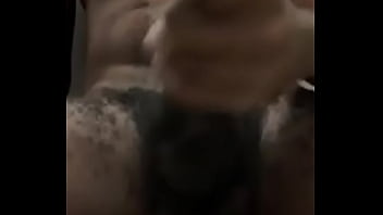 Adoro mexer no meu mamilo enquanto umazinha e vocês pra galera que curte matagal de macho preto