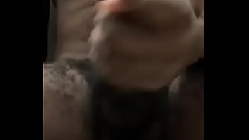 Adoro mexer no meu mamilo enquanto umazinha e vocês pra galera que curte matagal de macho preto