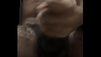 Adoro mexer no meu mamilo enquanto umazinha e vocês pra galera que curte matagal de macho preto