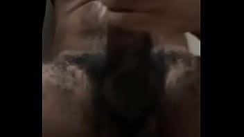 Adoro mexer no meu mamilo enquanto umazinha e vocês pra galera que curte matagal de macho preto