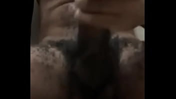 Adoro mexer no meu mamilo enquanto umazinha e vocês pra galera que curte matagal de macho preto