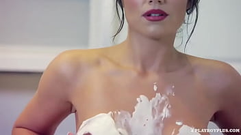 Wonderful Babe Baking thumbnail