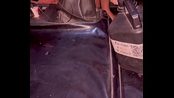 Bucetinha cuzinho e leite na boleia do caminhão no estacionamento do ceasa