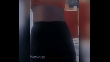 Su pareja mientras está sala se toca