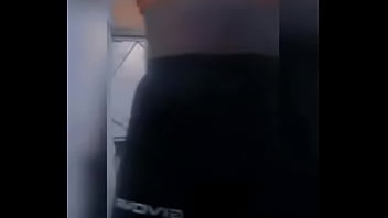 Su pareja mientras está sala se toca