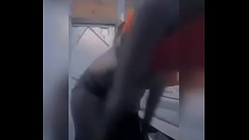 Su pareja mientras está sala se toca