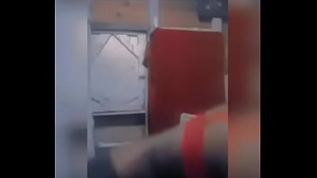 Su pareja mientras está sala se toca