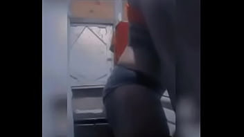 Su pareja mientras está sala se toca