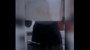 Su pareja mientras está sala se toca