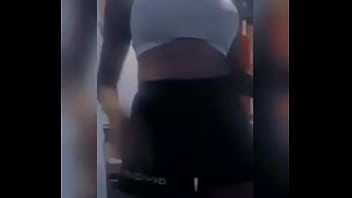 Su pareja mientras está sala se toca