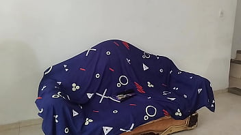 Mi tutor llega a casa para hacer un trabajo de tesis que no sabía que terminaría en un delicioso y duro polvo