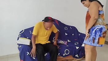 Mi tutor llega a casa para hacer un trabajo de tesis que no sabía que terminaría en un delicioso y duro polvo