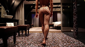 Gorgeous step mom seduces her lustful step son by using her tight mouth