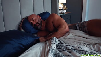 Adulttimegay Holy Fuck This Story Is Fucking Golden Stepdaddy Drew Sebastian Is Shocked As He Wakes Up From His Stepson Carter Delrey Sucking His Cock thumbnail