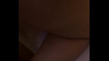 Aprovechando mi descanso ella lo disfruta mucho cuando la pongo en cuatro