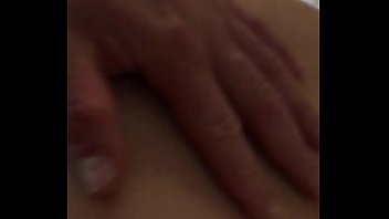 Aprovechando mi descanso ella lo disfruta mucho cuando la pongo en cuatro