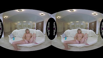 Maturereality oldie toying her pussy with dildo