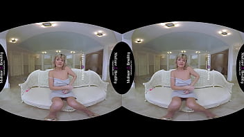 Maturereality oldie toying her pussy with dildo