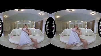 Maturereality oldie toying her pussy with dildo