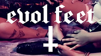 3 babes play with each other's sexy feet