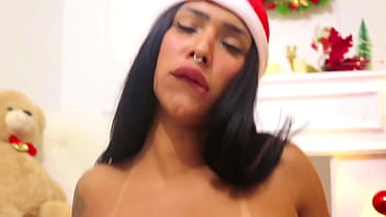 Safadinha goza com presente de natal