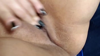 Novinha safada com a buceta molhadinha parte 1