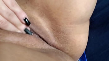 Novinha safada com a buceta molhadinha parte 1