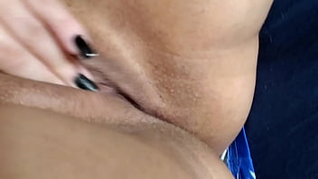 Novinha safada com a buceta molhadinha parte 1