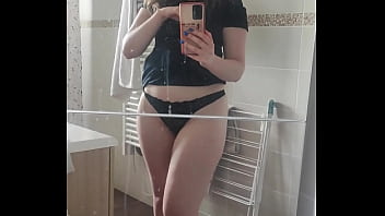 C'est la robe que je portais pour mon tournage de la semaine dernière tu aimes