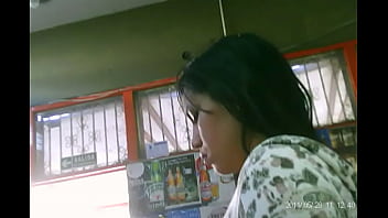 Mira que culo tiene la nena del barrio