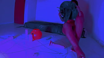 A bruxinha cheia de tesão fez magia erotica para fuder seu bucetão