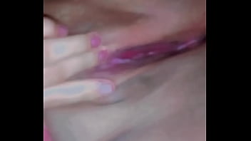 Si llega a 20️ subo un vídeo más largo con el plug de zorrito y metiendome el dildo