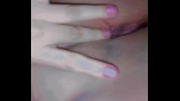 Si llega a 20️ subo un vídeo más largo con el plug de zorrito y metiendome el dildo