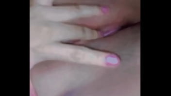 Si llega a 20️ subo un vídeo más largo con el plug de zorrito y metiendome el dildo