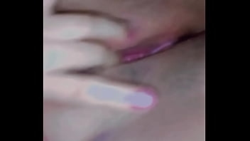 Si llega a 20️ subo un vídeo más largo con el plug de zorrito y metiendome el dildo