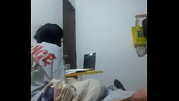 Sexo casero voy a la casa de mi ti $ de visita y pasa estos en la habitación de mis prim $