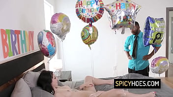 Hot babe lets her boyfriend fuck her in her tight ass