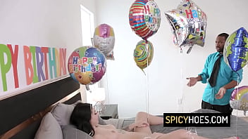 Hot babe lets her boyfriend fuck her in her tight ass