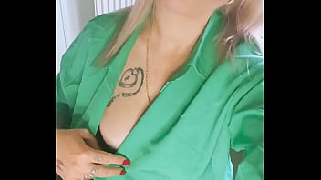 Hello moi c'est lola très salope rejoins moi vite