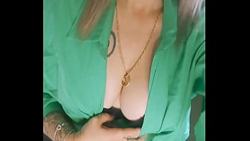 Hello moi c'est lola très salope rejoins moi vite