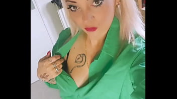 Hello moi c'est lola très salope rejoins moi vite