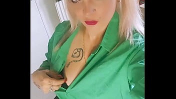 Hello moi c'est lola très salope rejoins moi vite