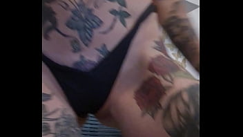 Coucou toi comment va tu je suis chaude comme la braize et j ai très