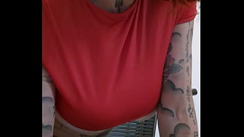 Coucou toi comment va tu je suis chaude comme la braize et j ai très