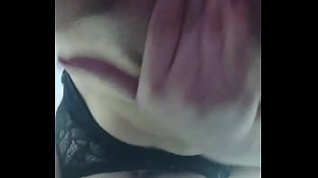 Chica joven metiendose los dedos Chica joven metiendose los dedos