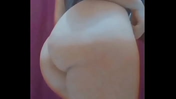 Mostrando a bunda deliciosa para os fãs