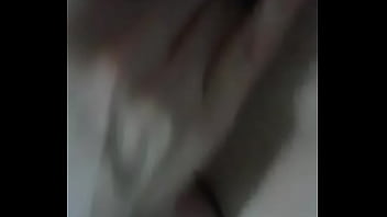 Putinha thati batendo siririca2